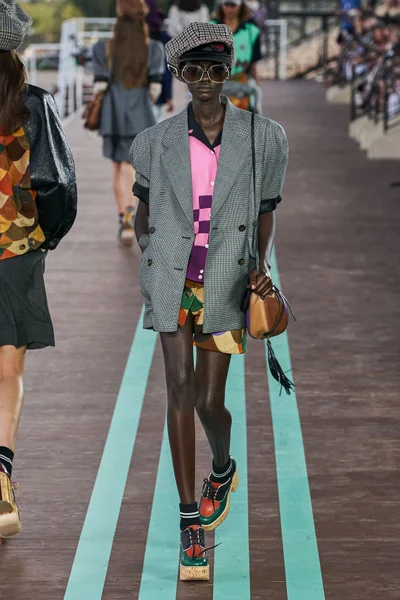 Look 28
